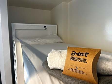 Premium MALE bed in 6 bed Ensuite Dorm