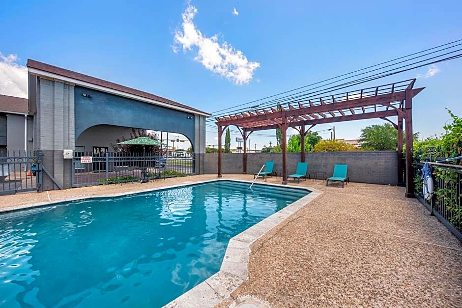 Quality Inn Near Lake Marble Falls