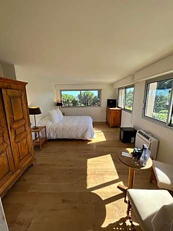 Signature Suite