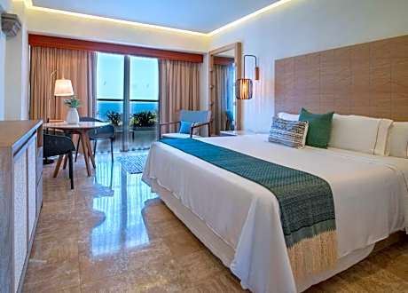 Deluxe Room King Ocean View