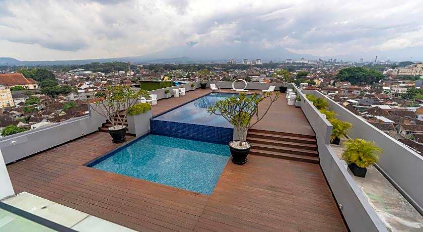 Ascent Hotel & Cafe Malang