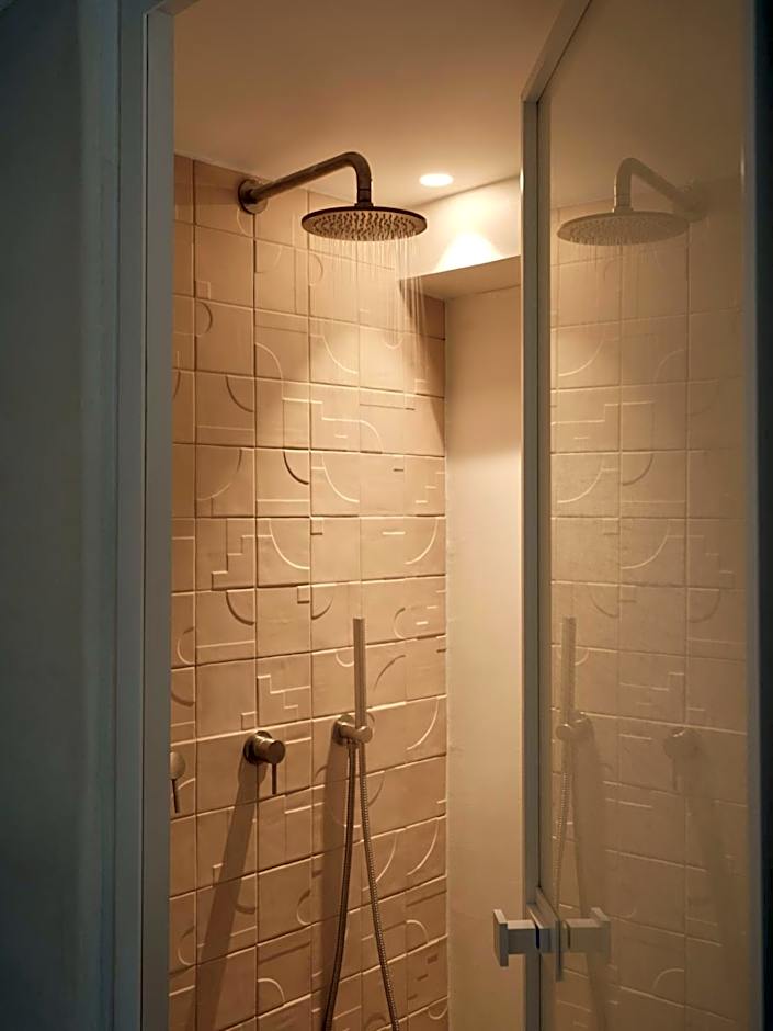 Akria Seaside Suites