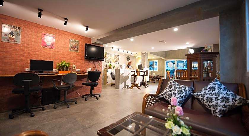 Hoppers Place Donmuang Hostel