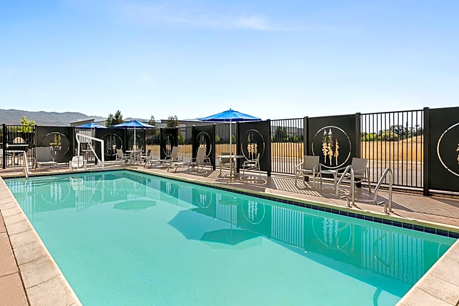 Holiday Inn Express & Suites - Ukiah By IHG