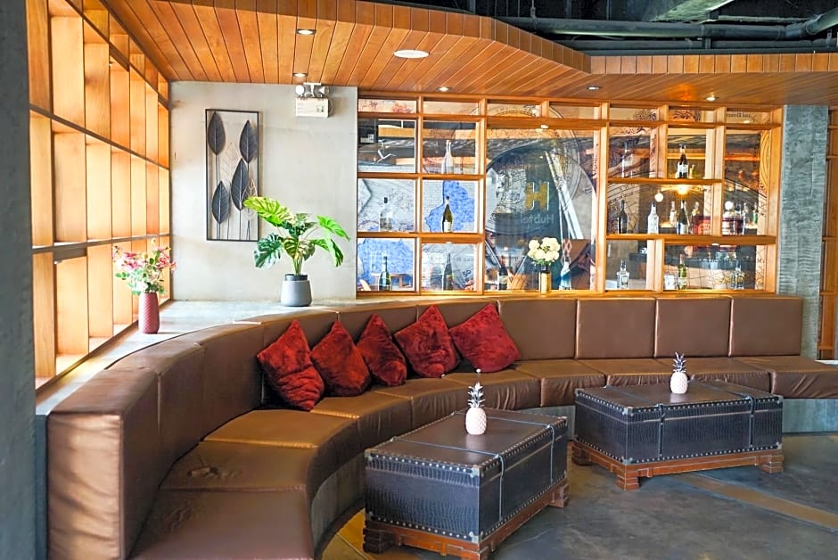 Hubtetl Patong Suite