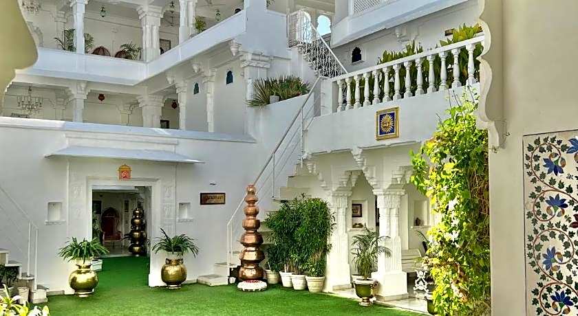 Jagat Niwas Palace Hotel