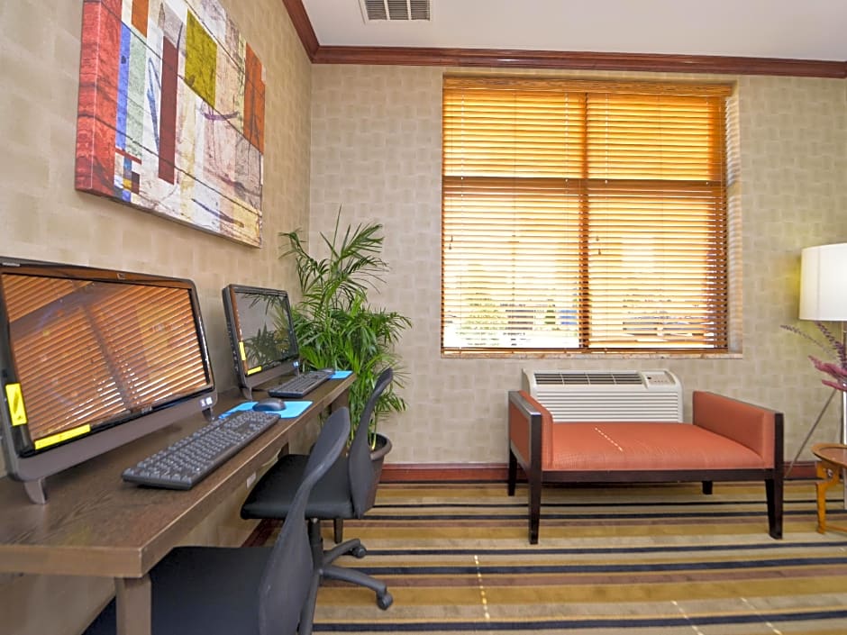 Holiday Inn Express LaGuardia Airport By IHG