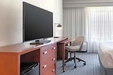 Deluxe Double Room with Two Double Beds and Roll-In Shower - Mobility Access/Hearing Accessible