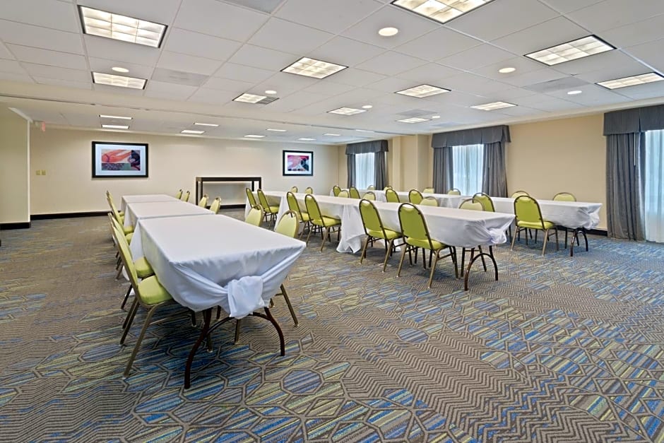 Holiday Inn Express Hotel & Suites Largo-Clearwater