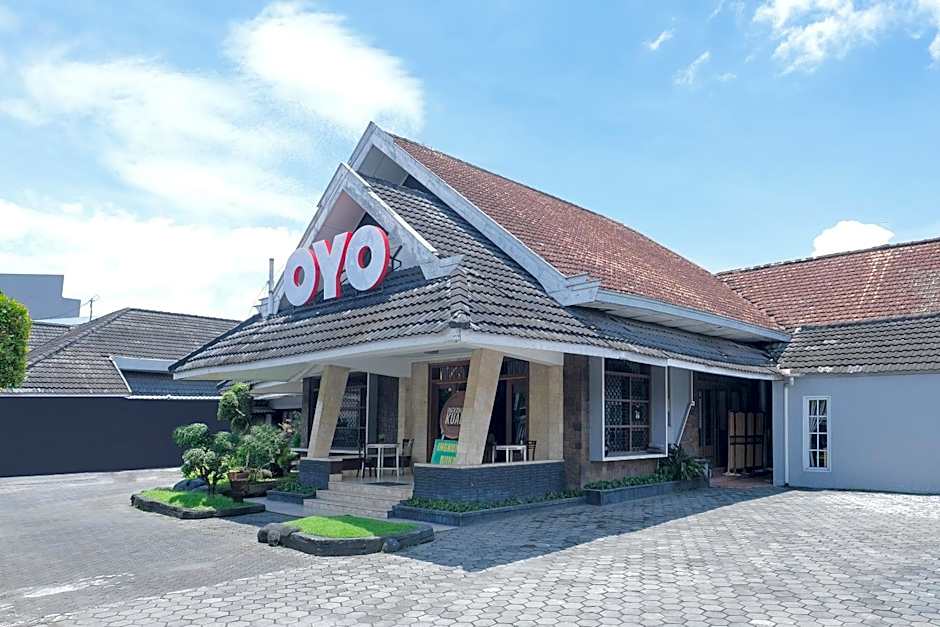 OYO 461 Hotel Madukoro Near RSI Hidayatullah
