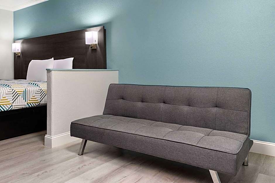 Travelodge by Wyndham Lemoore Near Naval Air Station