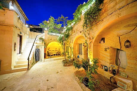 Antik Cave House