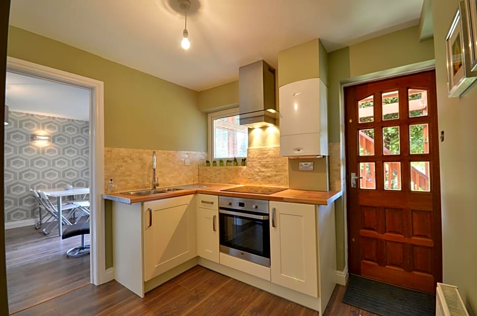 The Garden Apartment, Near Airport & City