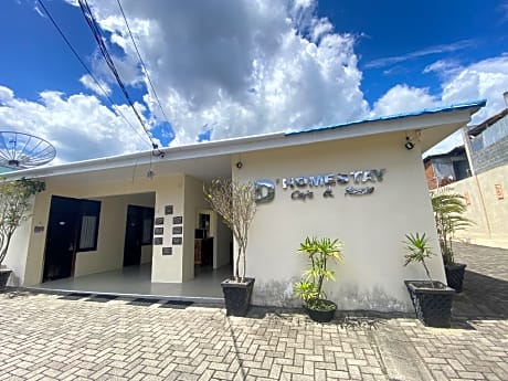 De Homestay Mitra RedDoorz Bitung