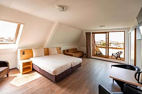 Classic Double Room with Balcony