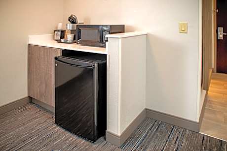 1 King Suite Microwave