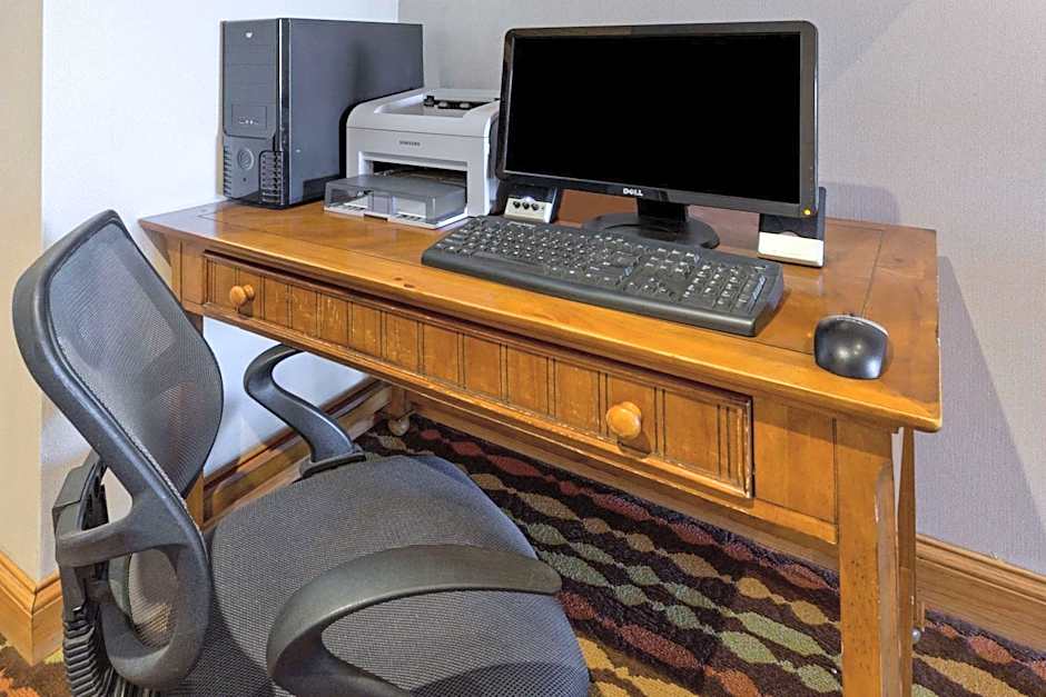 Super 8 by Wyndham Cloverdale IN