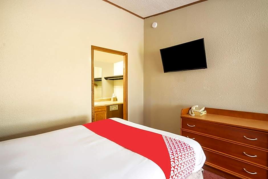 OYO Hotel Daleville AL Hwy 84