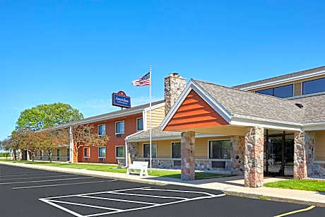 AmericInn by Wyndham Elkhorn Near Lake Geneva