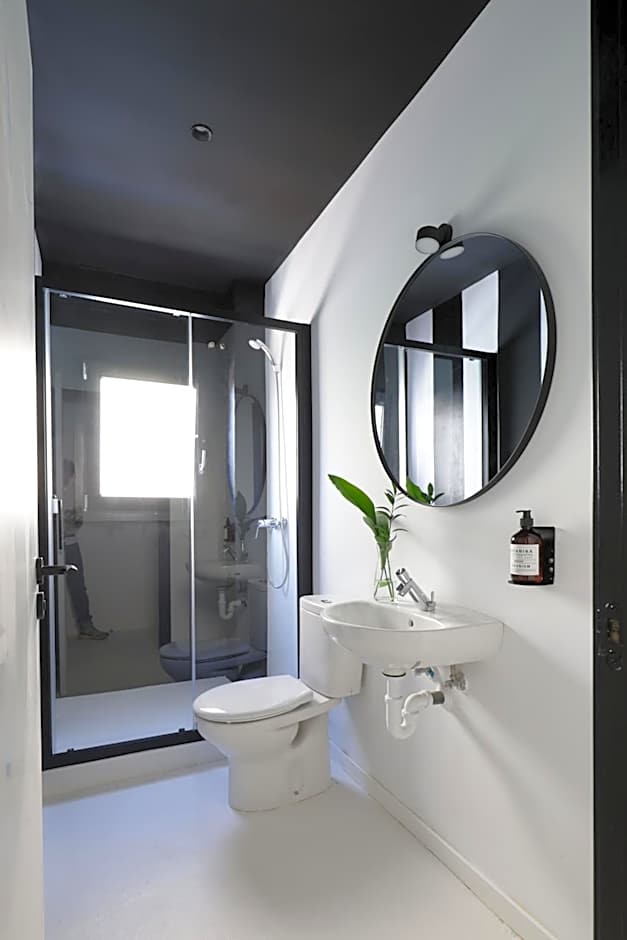 BLACK AND WHITE Hostel Palamós