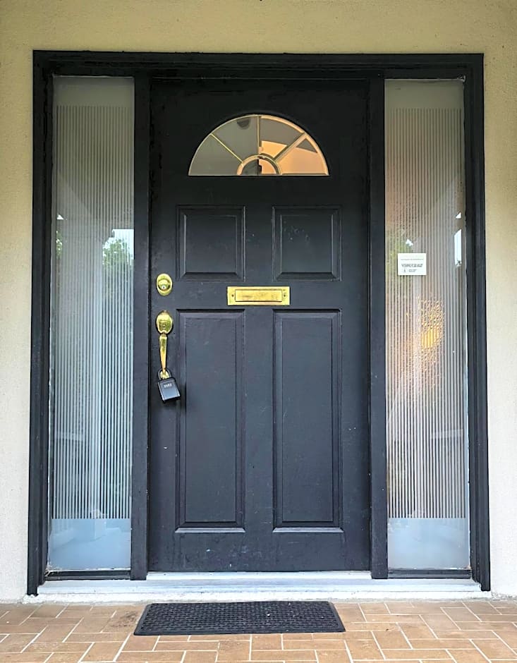 Cozy Guest Rooms Near UBC, Downtown and Beaches