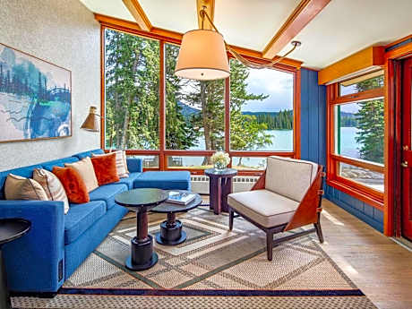 Junior King Suite with Lake View