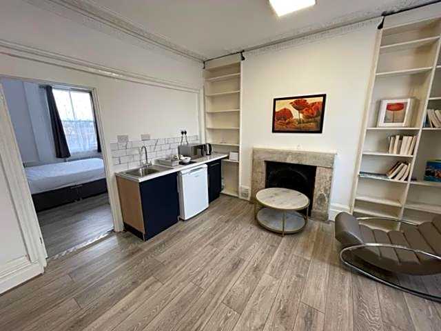 London Budget Bliss, London W12, white city, shepherd's bush market