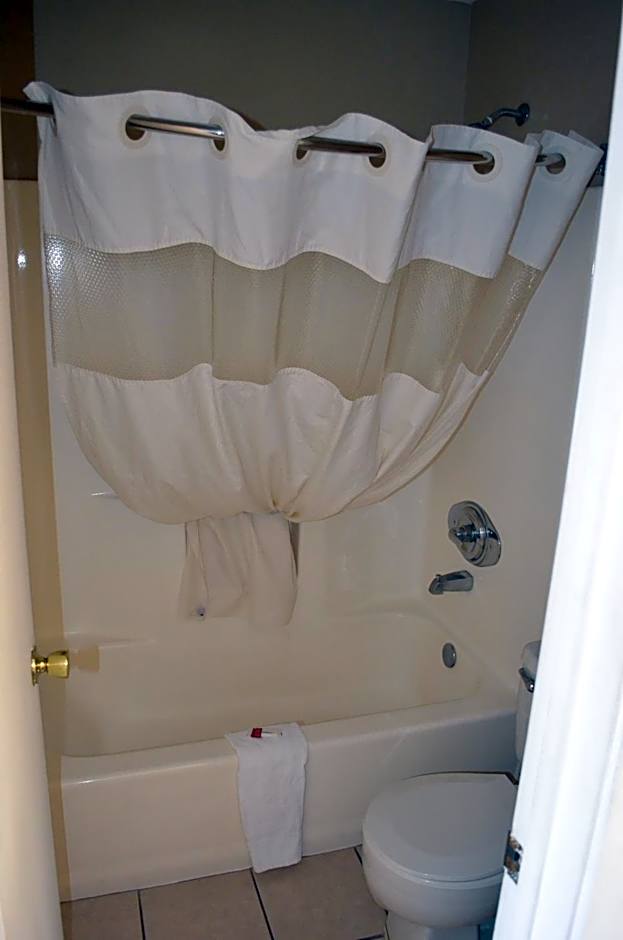 Hill Country Inn and Suite