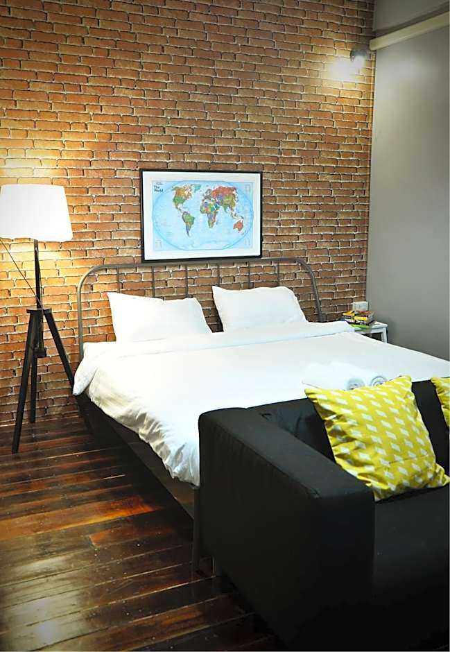 Goodfellas Thong lo Hostel #NO CHECK IN AFTER 5 PM-CHECK IN TIME NEEDED#