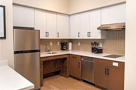 1 King 1 Bdrm Ste Comm Access Roll Showr