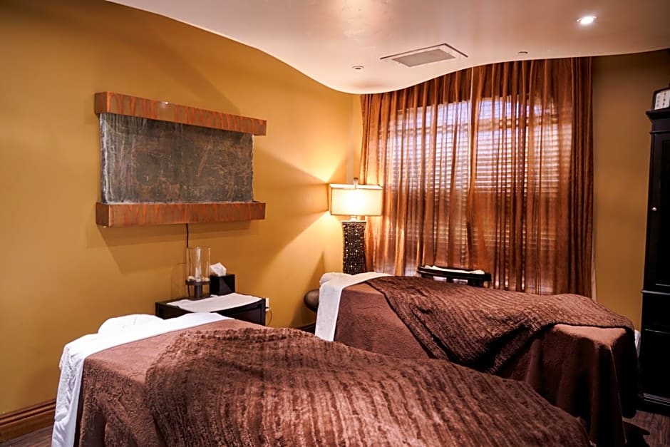La Bellasera Hotel & Suites