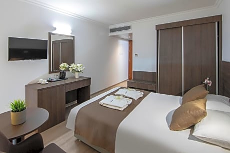 Superior Double or Twin Room with Side Sea View