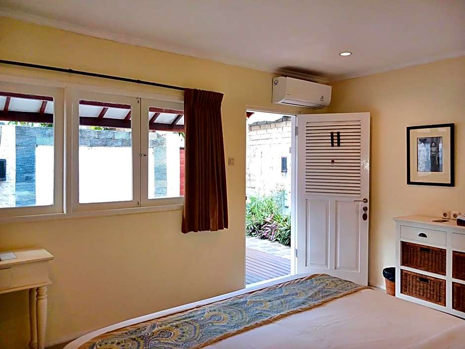 Scallywags Smugglers