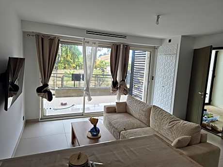 Apartment with Garden View