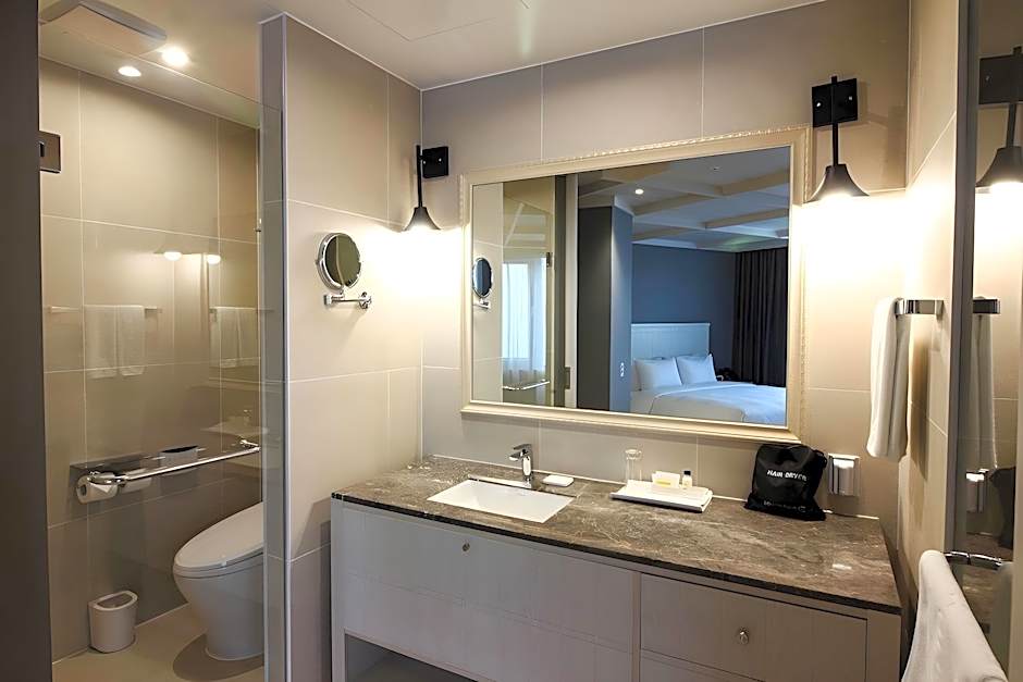 Golden Tulip Ever Yongin Hotel