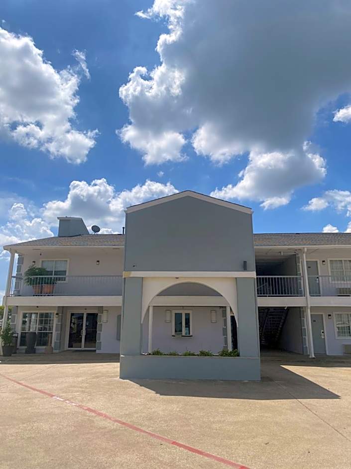 Super 8 by Wyndham Terrell