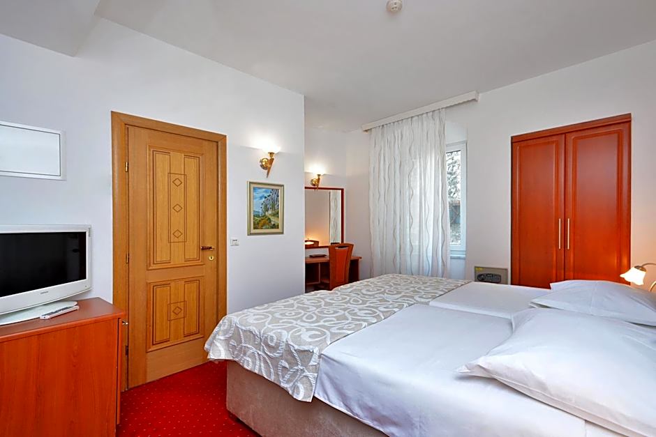 Photo 1 of 7 of Standard 1 Double Bed or 2 Beds