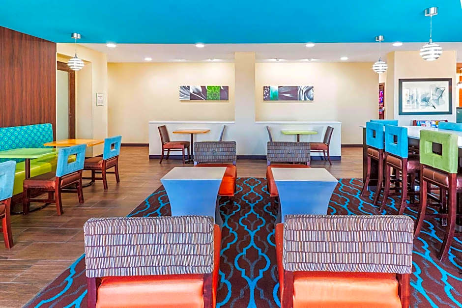 La Quinta Inn & Suites by Wyndham Artesia