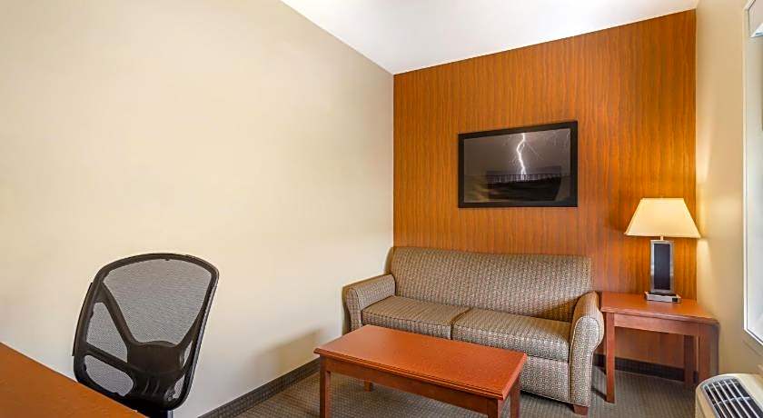 Best Western Plus Service Inn & Suites