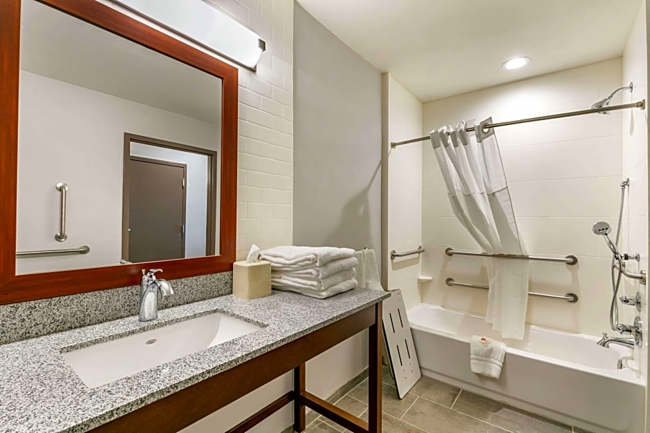 Photo 1 of 5 of 1 King Bed Suite, Accessible