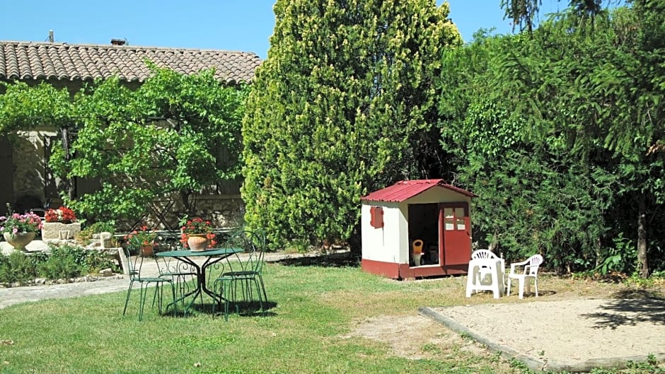 Mas Grimaud - Gîte- Studio et chambres d'hôtes familiales
