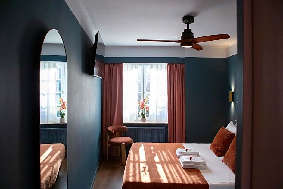 Gillis Eight Guest Rooms by Romy&Travis