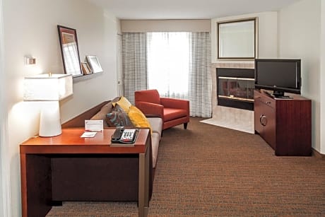 Executive Suite, 1 Bedroom Suite, 1 King, Sofa bed