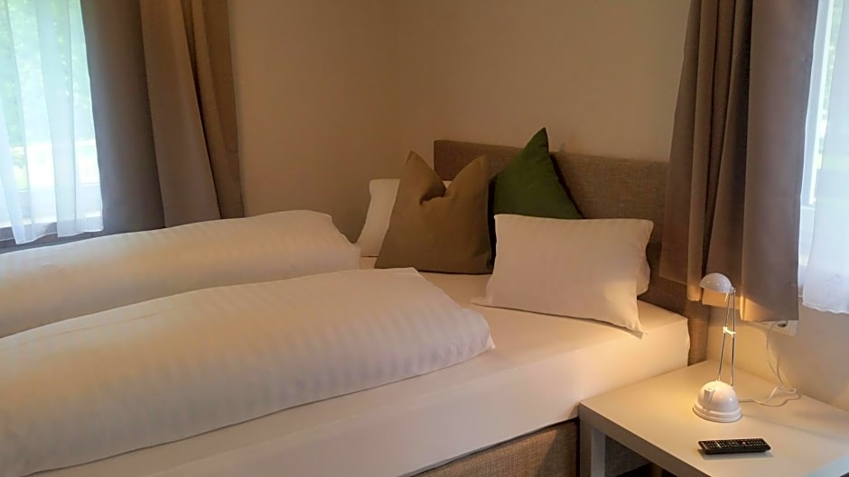 Bhome Gästehaus b&b / Apartments