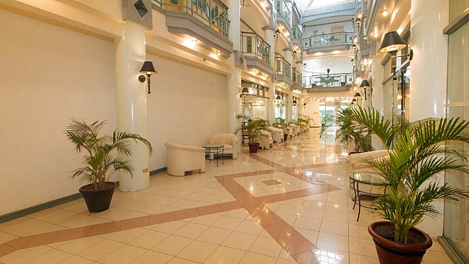 Royal Am Rei Hotel by RedDoorz