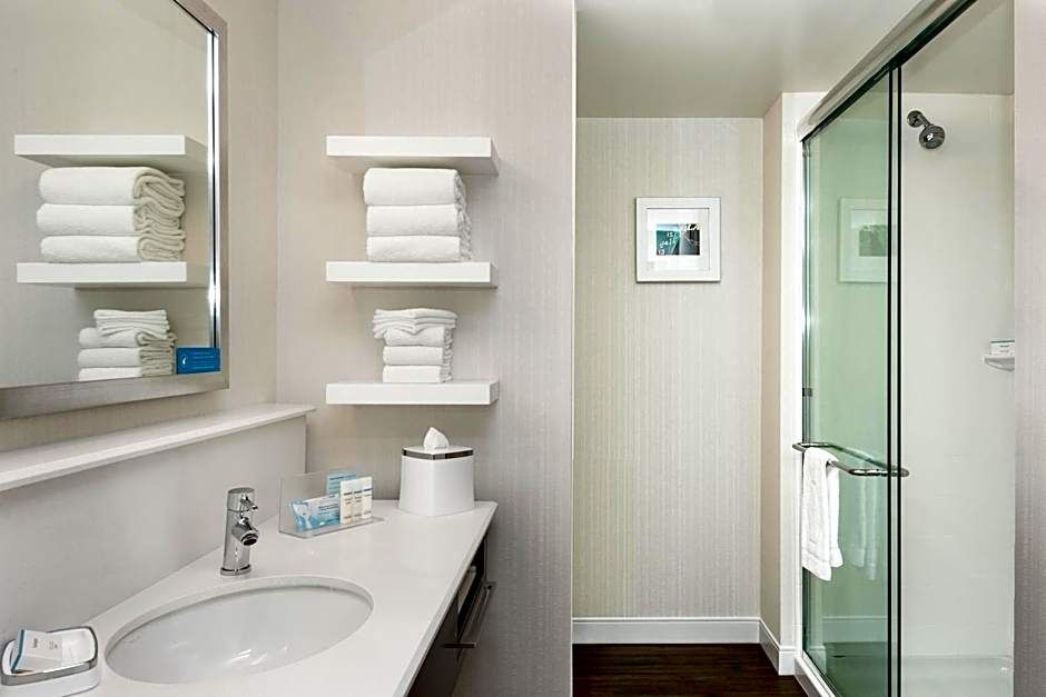 Hampton Inn & Suites Seattle/Northgate