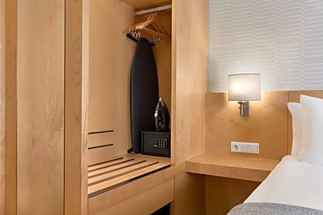 Twin Room - Mobility Access/Non-Smoking