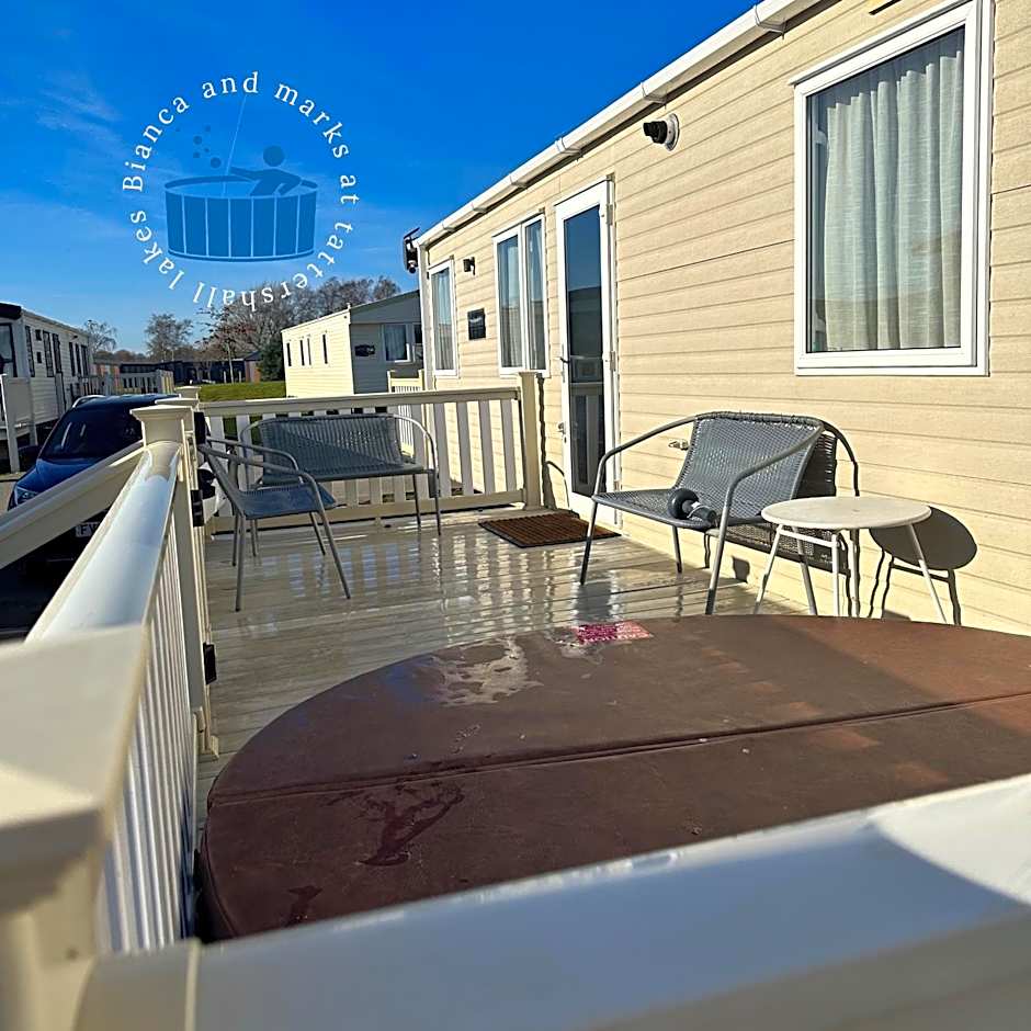 Bianca and marks 8 berth Caravan with Hot tub