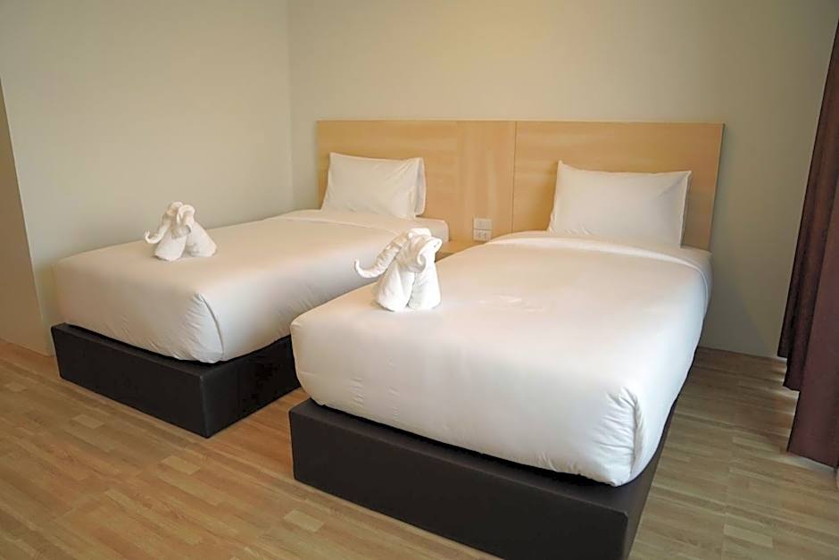 The charlotte smart hotel lopburi