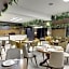 Leo Suites